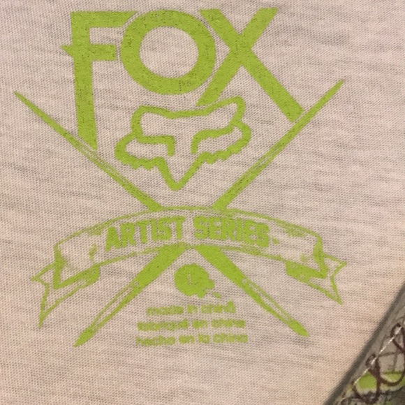 Off the shoulder Fox Tee - Picture 5 of 5